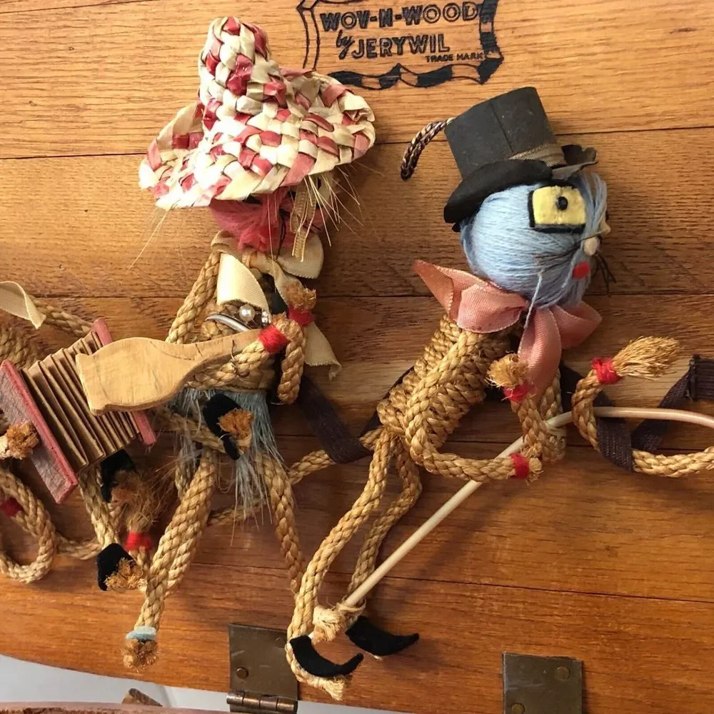 1940's Wov-N-Wood Jerywil Basket with Handmade‎ Cats Meow Musical Band Vintage